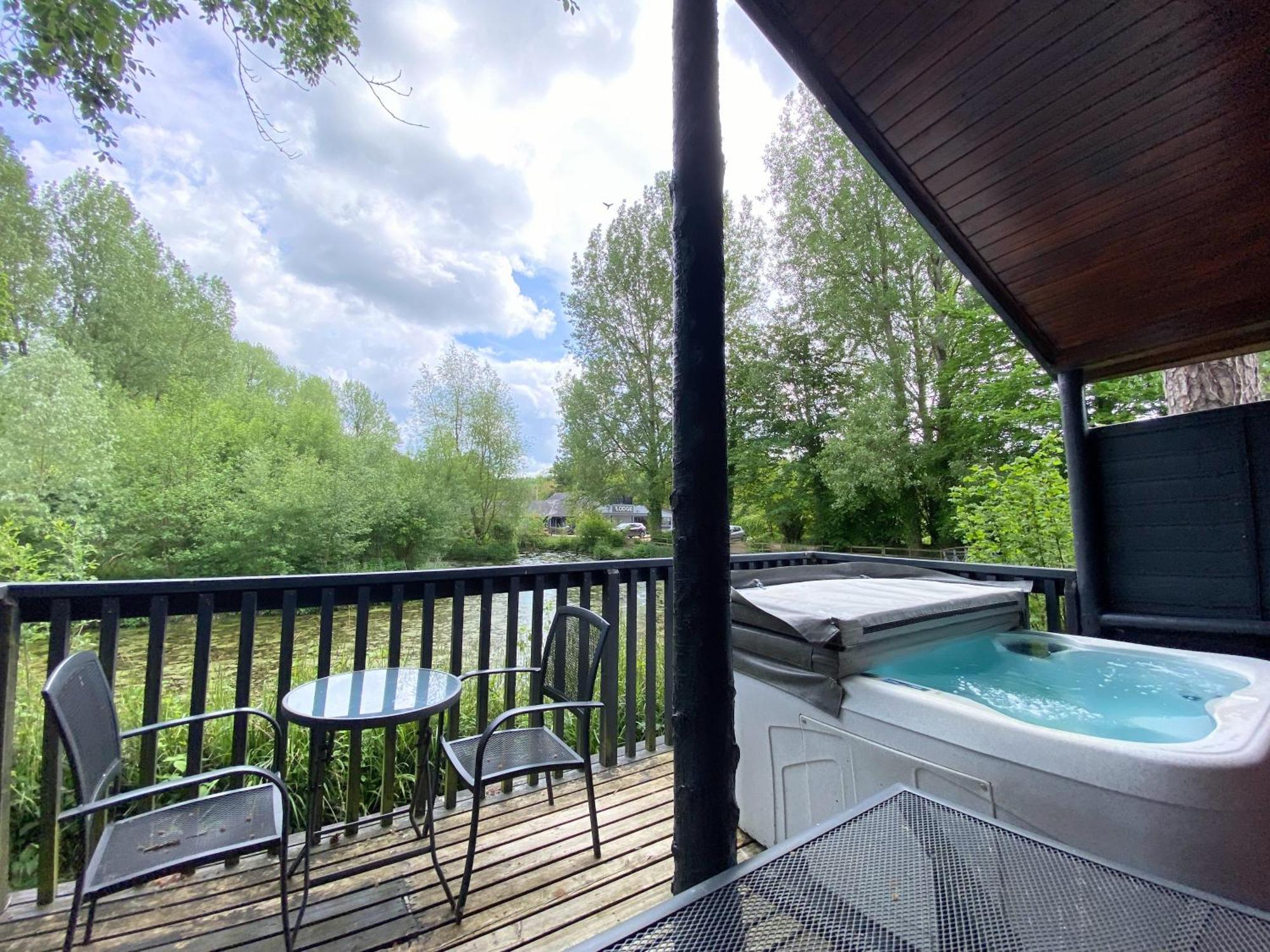 Вілла Otter 4 Hot Tub - Huntersmoon-Warminster-Bath-Salisbury Екстер'єр фото