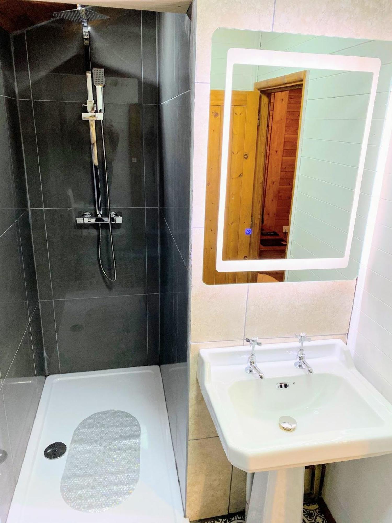 Вілла Otter 4 Hot Tub - Huntersmoon-Warminster-Bath-Salisbury Екстер'єр фото