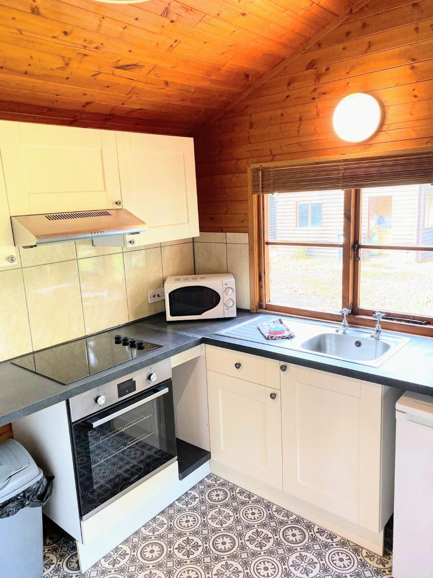 Вілла Otter 4 Hot Tub - Huntersmoon-Warminster-Bath-Salisbury Екстер'єр фото