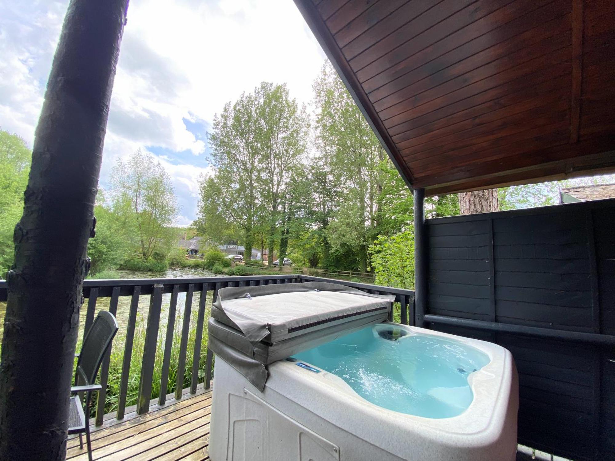 Вілла Otter 4 Hot Tub - Huntersmoon-Warminster-Bath-Salisbury Екстер'єр фото